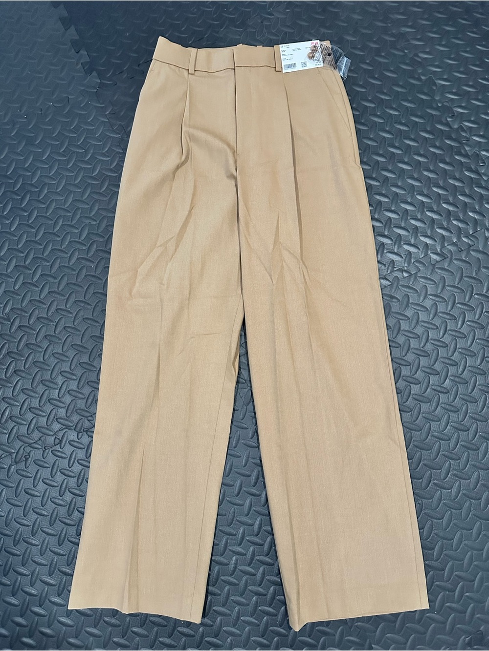 Uniqlo Pleated Wide Pants in Tan